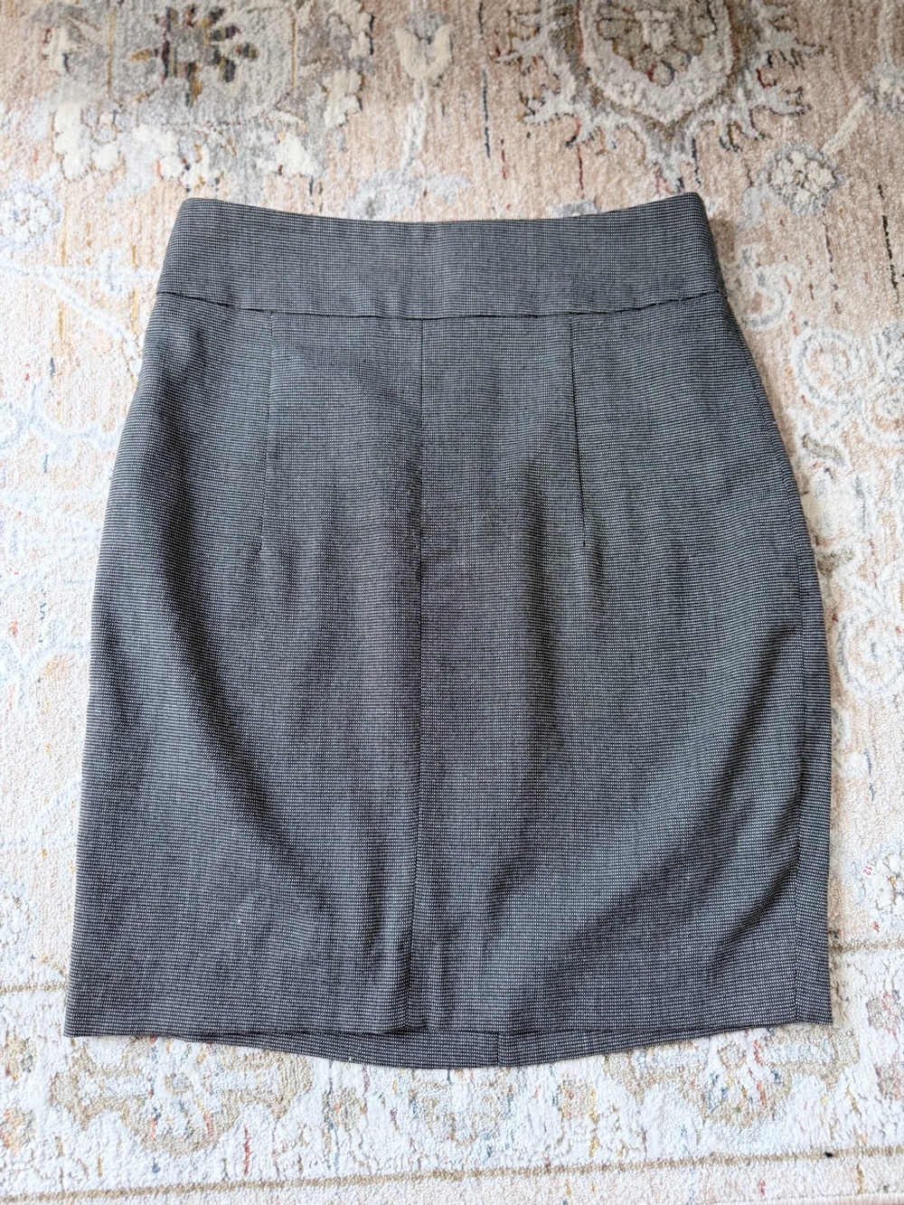 Zara Women's Classic Gray Pencil Skirt - Versatile Office Staple
